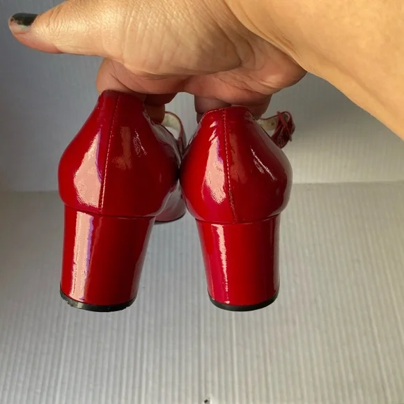 Bettye Muller Red Patent Leather Mary Jane Block Heel Pumps Size 39/ 8.5 - Picture 4 of 8